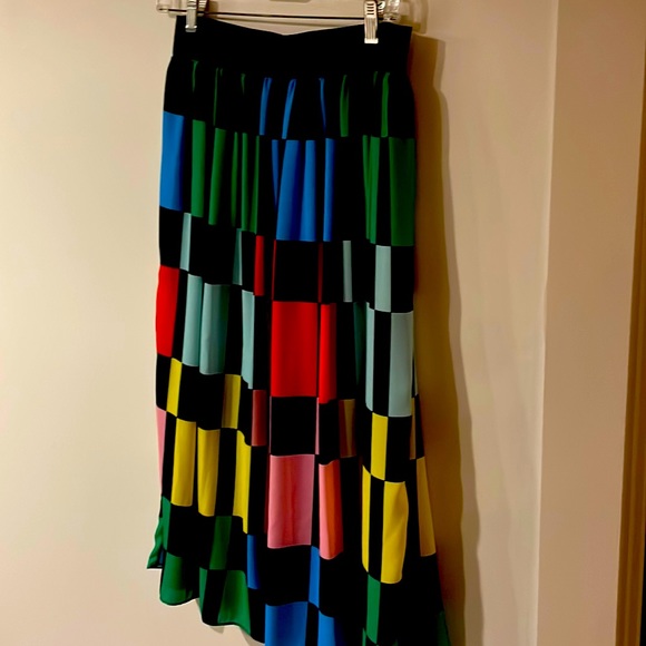 Alice and Olivia silk skirt. Elastic waist with classic zipper